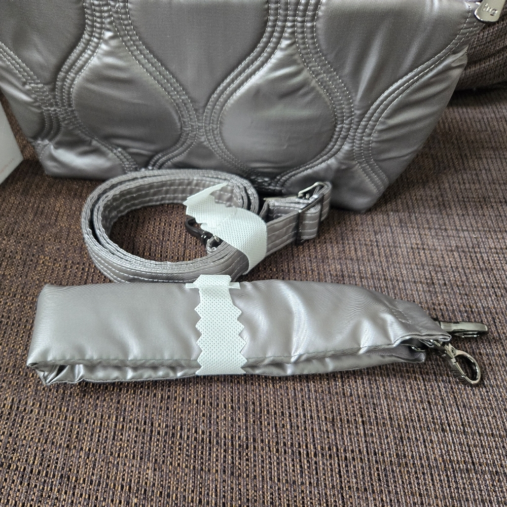 NWT Lug Conga Shoulder Bag in Metallic Pearl - Picture 5 of 6